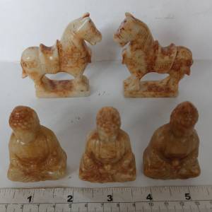一手五件中國玉古舊 存貨，佛祖高約2點五吋，馬高約三寸，一手五件共售300元，單一...