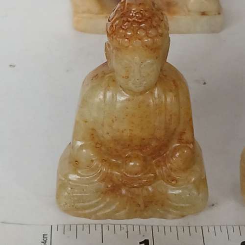 一手五件中國玉古舊 存貨，佛祖高約2點五吋，馬高約三寸，一手五件共售300元，單一...