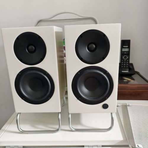 99% new ELAC Adsum-inspired Debut Connex power speaker