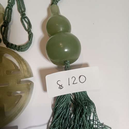 中國新山玉吊墜，古舊存貨，可作工藝品收藏，每個價錢如照片顯示，兩個起八折，全部...