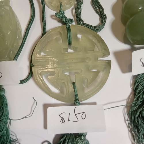 中國新山玉吊墜，古舊存貨，可作工藝品收藏，每個價錢如照片顯示，兩個起八折，全部...