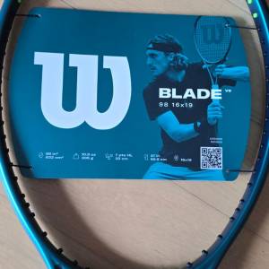WILSON Blade V9 98 (16x19) Tennis Racket