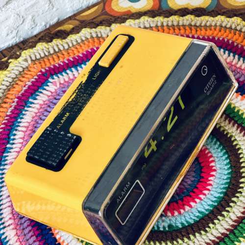 出售citizen 星晨 翻頁鐘，100%正常，外觀70%新，主要頂部有污跡，使用一粒大D電，...