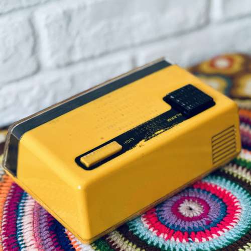 出售citizen 星晨 翻頁鐘，100%正常，外觀70%新，主要頂部有污跡，使用一粒大D電，...