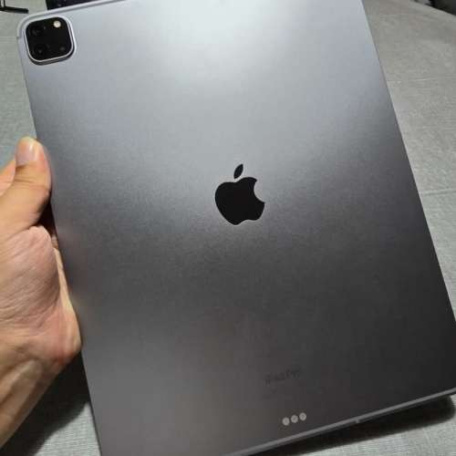 95%成新 Apple iPad Pro12.9 6th Gen 256gb WIFI + 5G 行貨 + Apple Magic Keyboard