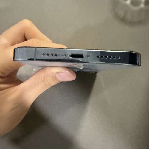 80% new iPhone 13 Pro Max 1TB 藍色 香港行貨 電池效能80% 機背鏡頭右上角有崩，機...