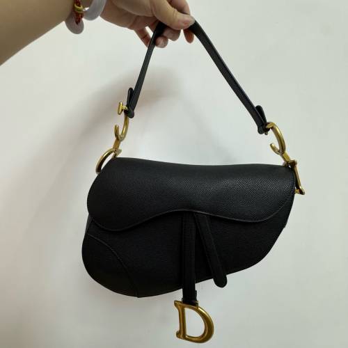 Dior Saddle 馬鞍袋連肩帶