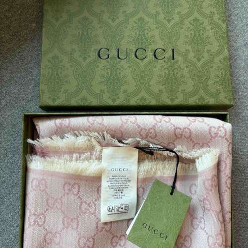 Brand New Gucci Scarf 140x140mm w/Box購自日本Outlet