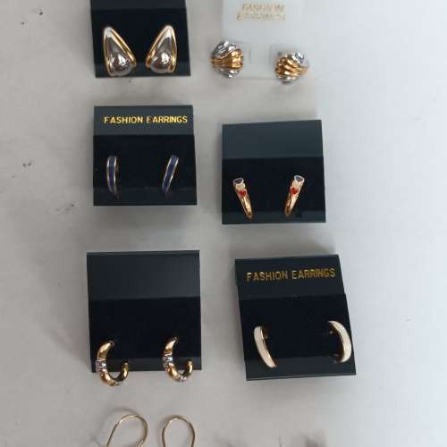 一手10對奧國耳環，古舊存貨， 自用/收藏珍品。共售500元單一對100元。no.2.11.24