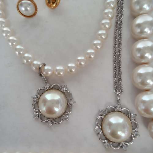 一手十款日本人做樹脂膠養珠，如照片顯示清貨價共售380元。no.B20.11.24