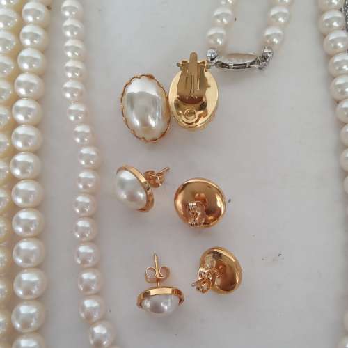 一手十款日本人做樹脂膠養珠，如照片顯示清貨價共售380元。no.B20.11.24