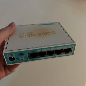 MikroTik Ethernet routers 路由器hEX RB750Gr3