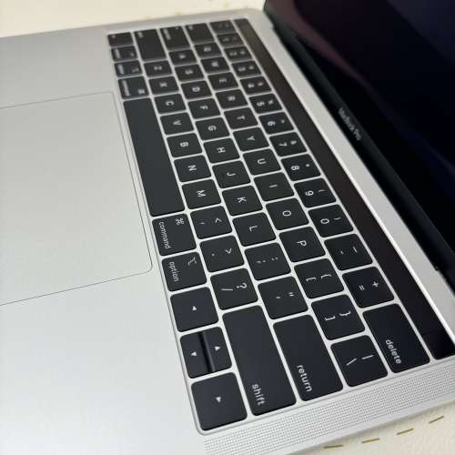 (荃灣實體店超靚機) APPLE Macbook Pro 2019 ver Retina i5 1.4/8gb ram/256gb SSD...