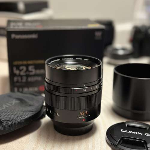轉會出 99新 Panasonic Leica 42.5mm f1.2 m43 Olympus  lumix