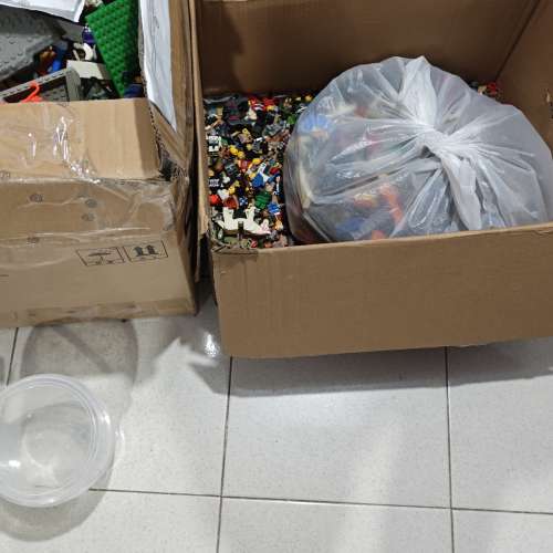 過百lego人仔及配件