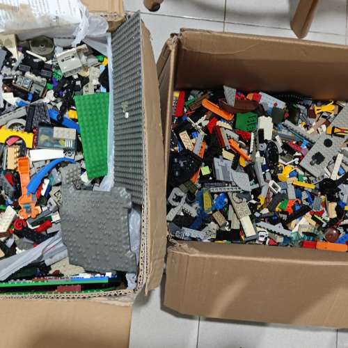 過百lego人仔及配件