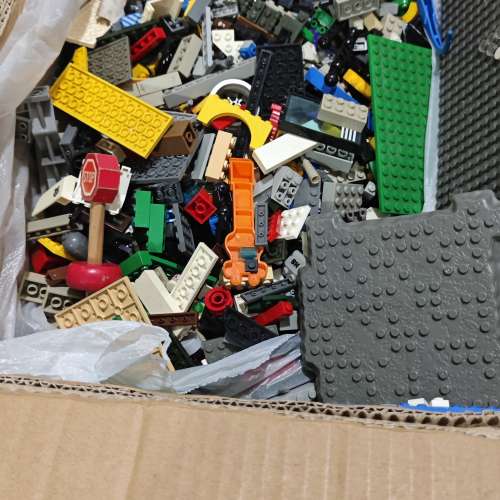過百lego人仔及配件