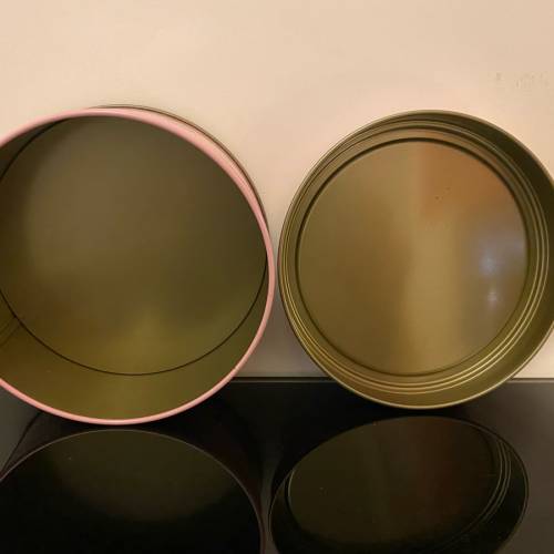 Hello Kitty 圓形鐵盒