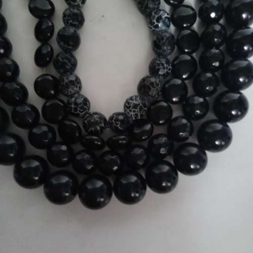 一手四條瑪瑙珠串長約16吋，共售280元,單一條110元，歡迎出價。no.B21.11.24。