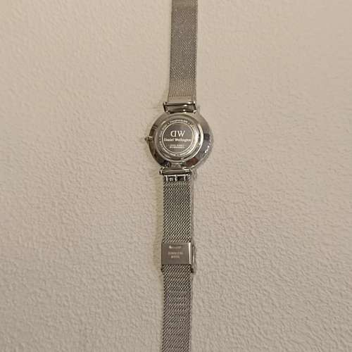 ⌚未經使用,配套齊全💯 Authentic,no fake ⌚Daniel Wellington石英QZ,32mm需要換電...