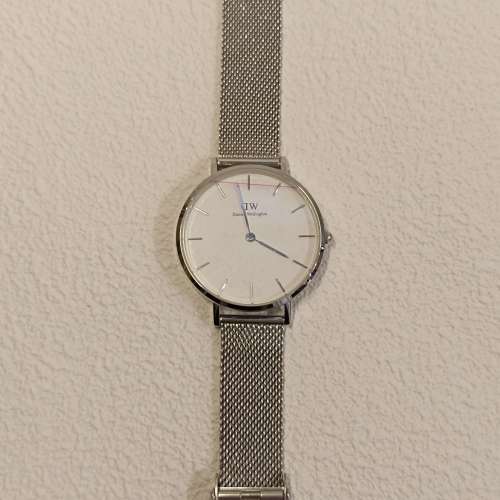 ⌚未經使用,配套齊全💯 Authentic,no fake ⌚Daniel Wellington石英QZ,32mm需要換電...