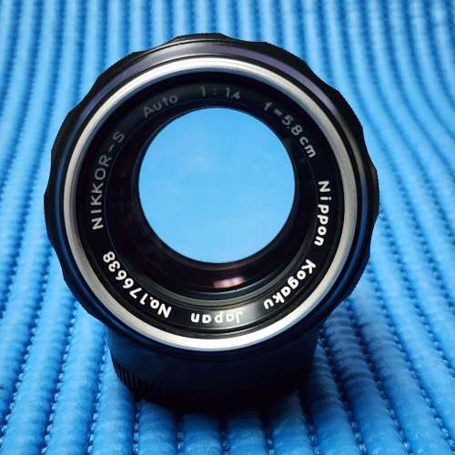 Nippon Kogaku Nikkor-S Auto 5.8cm F1.4 + Nikon 大F 50mm F1.4 遮光罩