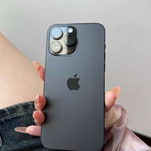 iPhone13 Por Max 1tb電池效能98 % ，跟一個全新原裝玻璃貼同埋一個手機套！