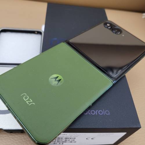 99.999%新香港行貨Motorola  Razr 50 Ultra 一年保養
