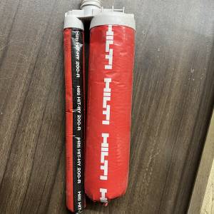 HILTI HIT-HY 200-R膠 有兩支跟咀 未用過