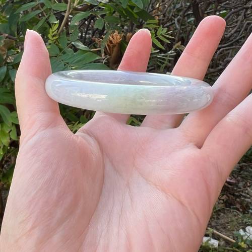 翡翠 |天然緬甸翡翠A貨 淡春彩圓條手鐲 52.7圈（附証書，最多可以帶到54圈手）