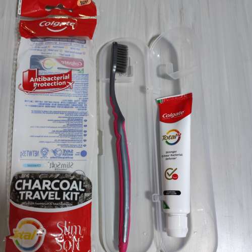 全新的高露潔牙膏牙刷連盒二套