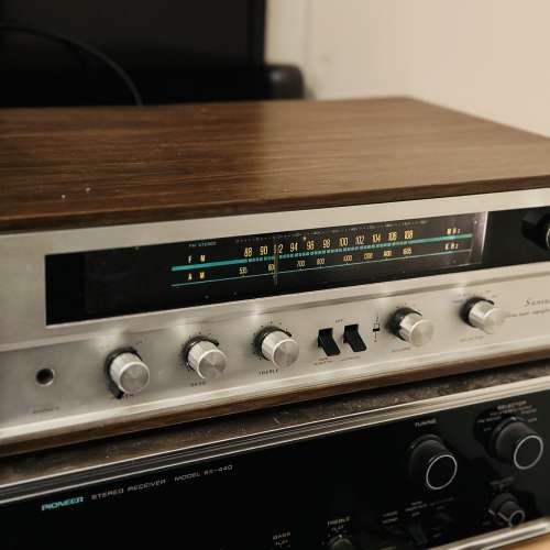出售 sansui 210收音擴音機一部，操作正常，木殼靚仔，有意請pm我，䄉