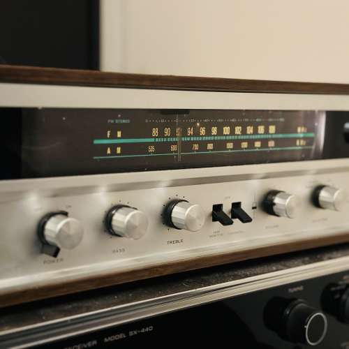 出售 sansui 210收音擴音機一部，操作正常，木殼靚仔，有意請pm我，䄉