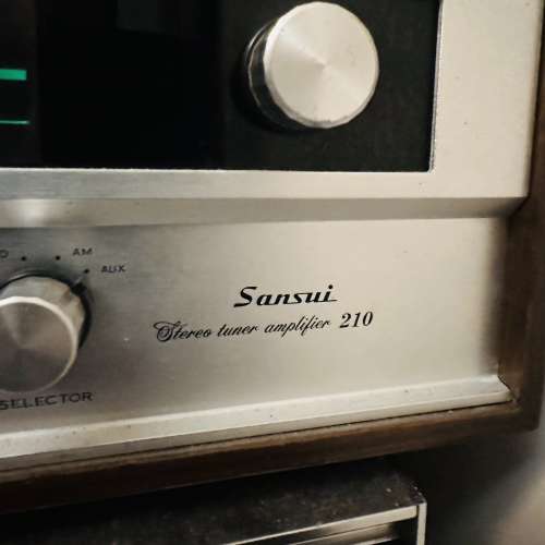出售 sansui 210收音擴音機一部，操作正常，木殼靚仔，有意請pm我，䄉