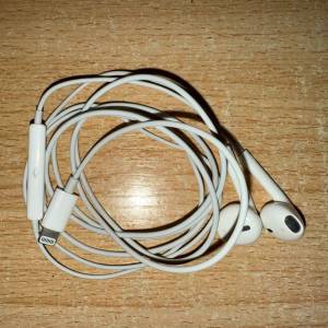 Apple EarPods Lightning 接頭 ，香港行貨白色，約95%新 MMTN2FE/A A1748