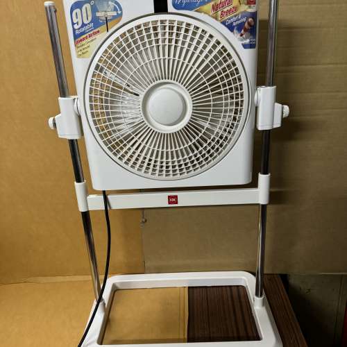 KDK  坐地鴻運扇，九成半新，乾淨全正常。