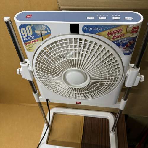 KDK  坐地鴻運扇，九成半新，乾淨全正常。