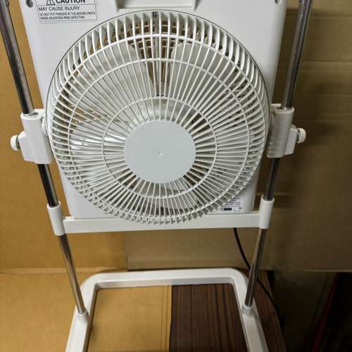 KDK  坐地鴻運扇，九成半新，乾淨全正常。