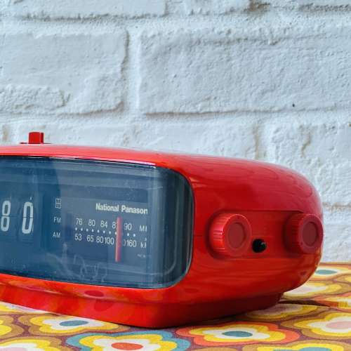 出售National 翻頁鐘連收音機，時鐘鬧鐘正常，收音機只可收881，903，電壓100v,整體...