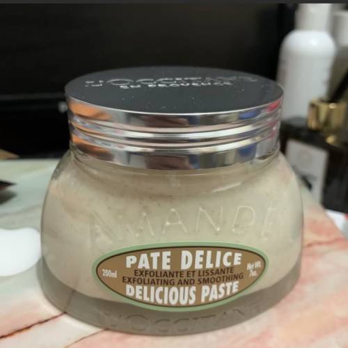 Loccitane 杏仁修身磨砂膏