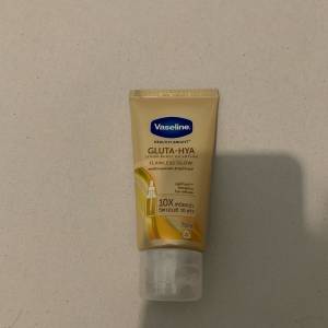 Vaseline Gluta-Hya Serum Burst UV Lotion Flawless Bright 70ml