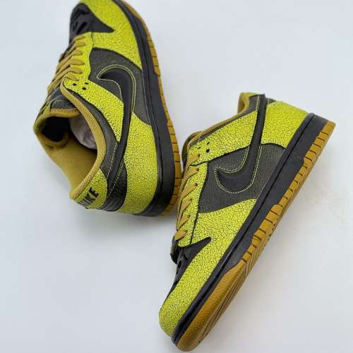 Nike SB Dunk Low "Halloween"