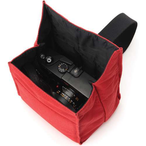 Artisan & Artist ACAM-75 Camera Pouch (Red) / (ACAM-75-RED)