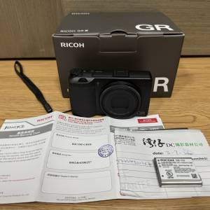 Ricoh GR 3 行貨 兩粒原裝電另跟一個副廠叉電機