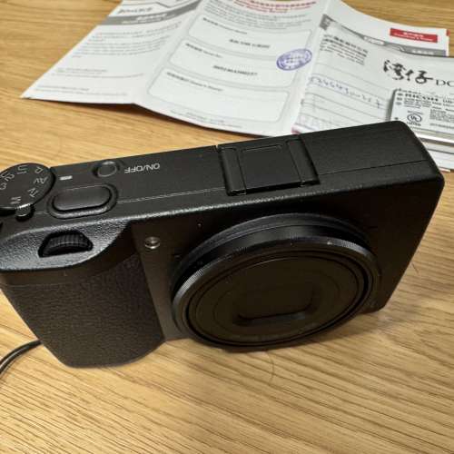 Ricoh GR 3 行貨 兩粒原裝電另跟一個副廠叉電機