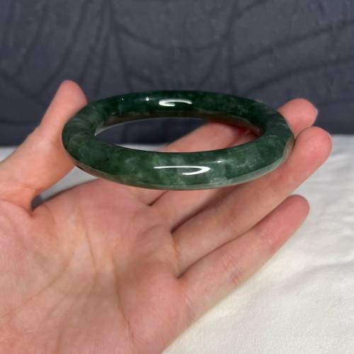 翡翠 |天然緬甸翡翠A貨 綠圓條手鐲56.5圈（附証書）