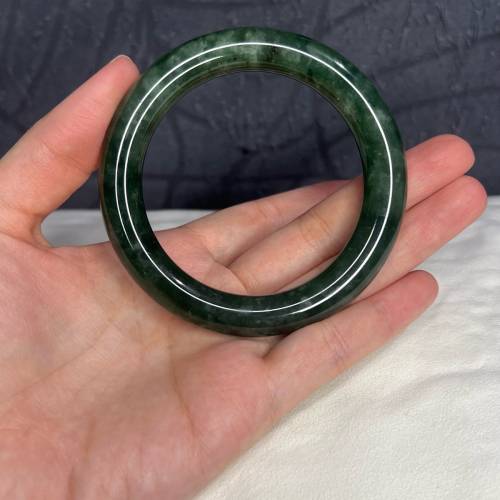 翡翠 |天然緬甸翡翠A貨 綠圓條手鐲56.5圈（附証書）