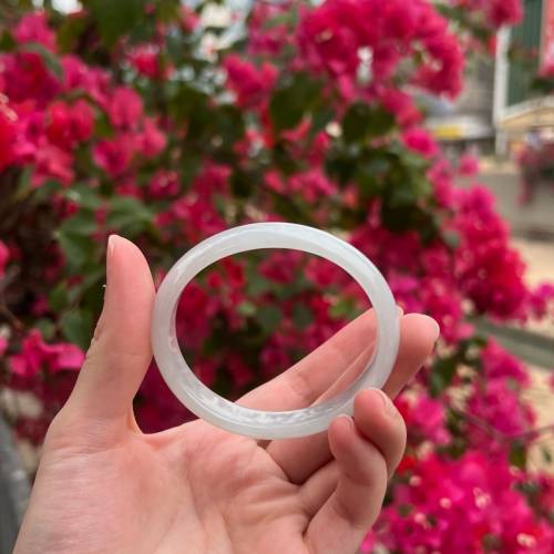 翡翠 | 天然緬甸翡翠A貨 白月光貴妃手鐲 56.3圈 全條起膠零毛孔