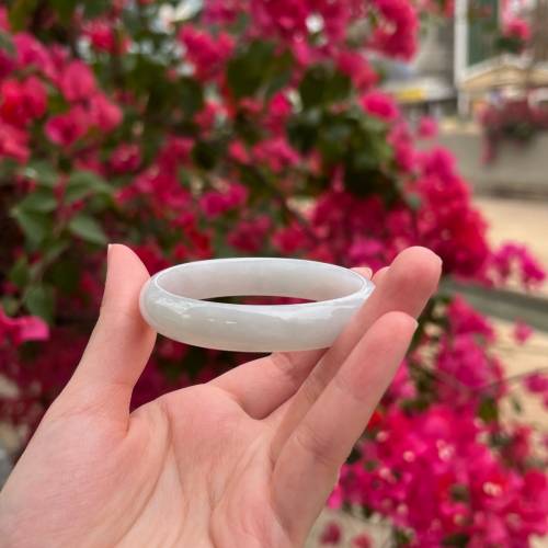 翡翠 | 天然緬甸翡翠A貨 白月光貴妃手鐲 56.3圈 全條起膠零毛孔
