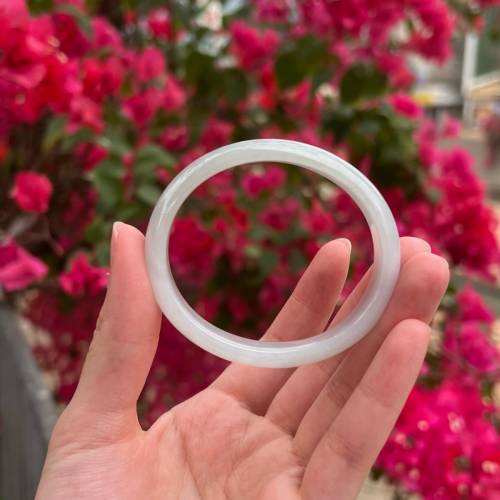 翡翠 | 天然緬甸翡翠A貨 白月光貴妃手鐲 56.3圈 全條起膠零毛孔